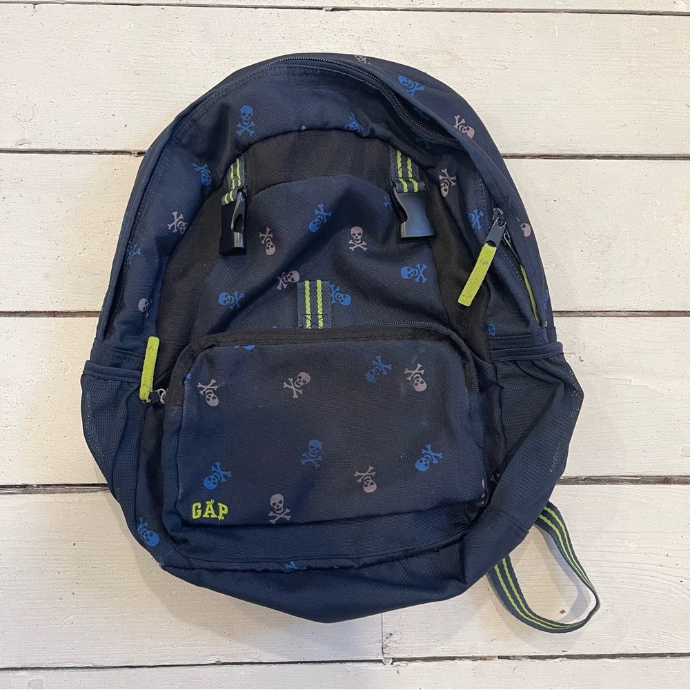 Gap Kids navy blue skulls backpack